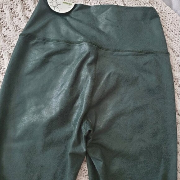 NWT AERIE Green Coated Faux Leather Limited Edition V Yoke High Rise Leggings- M - Picture 3 of 8